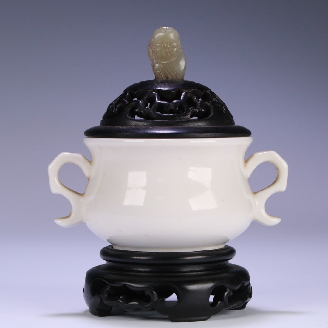 A CHINESE DEHUA WHITE PORCELAIN CENSER: Standing 14.5 cm tall, with a length of 12.2 cm and a width of 8.7 cm, this refined incense burner features luminous creamy Dehua white glaze that yields a sleek, glossy finish on its bulbous vessel