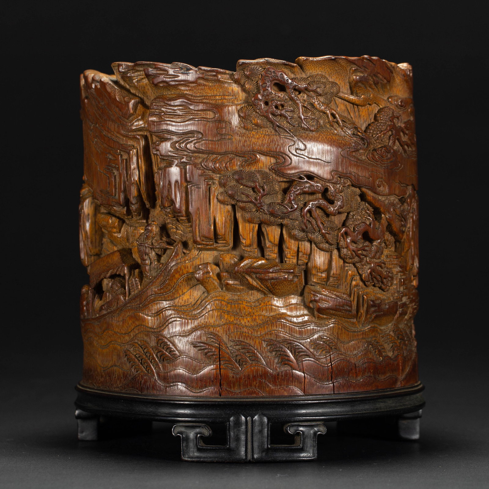A CHINESE CARVED BAMBOO BRUSH POT (1 of 10)