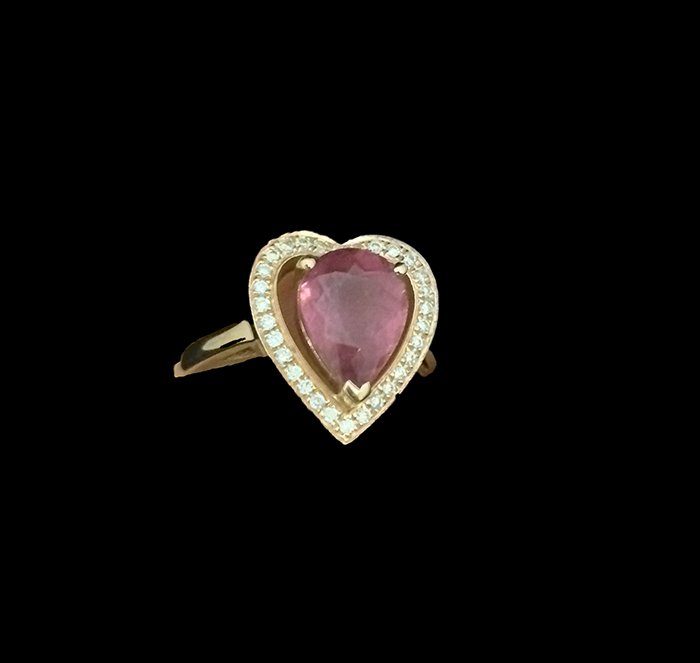 Tourmaline Gold Ring: Measure: 24 mm Height (stone to outer band) 18 mm width (outer band) 4.0 Grams totalmarked : G 18K Tiffany & CO
