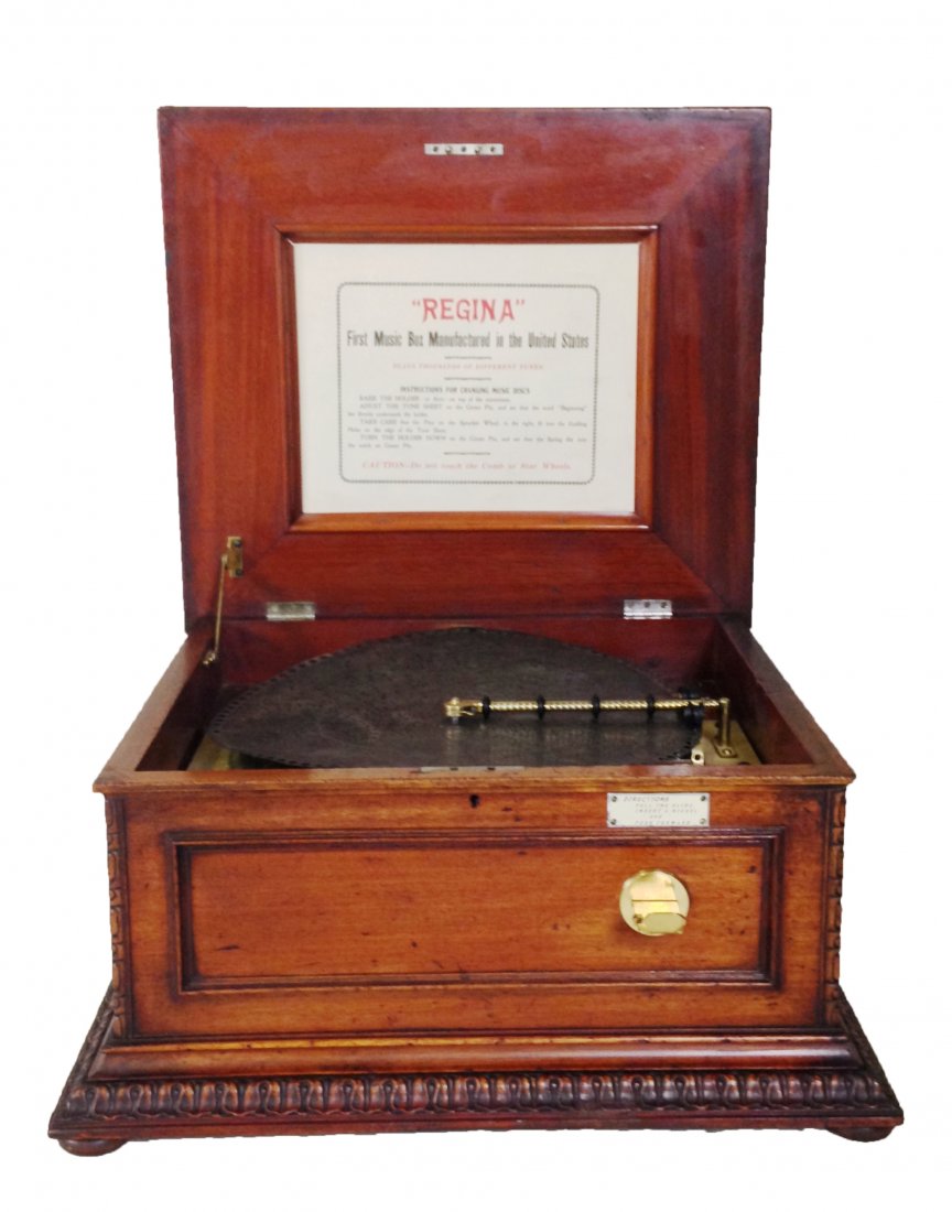 Rare Coin Operated Regina Music Disc Player: Rare Regina Music Disc Player, Coin Operated.. Serial # 34368 Original instructions on lid, comes with cash box, key and crank. Overall good original working condition. 22 1/2 X 13 X 20 1/4 inches.