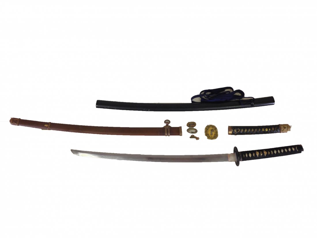 WW II ERA JAPANESE KATANA SIGNED C1940 BLADE: WW II ERA, JAPANESE KATANA, SIGNED C1940, L 26" BLADE,:signed: "Kane Michi Saku" on the tang; includes two Tsukas one with modern hardware (for combat) second for decorative use with gilt, Tsuba, Nenu