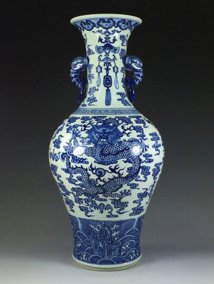 A LARGE BLUE AND WHITE PORCELAIN VASE W/ ELEPHANT EARS