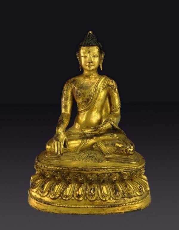 FINE QING DYNASTY SEATED GILT BRONZE BUDDHA (1 of 7)