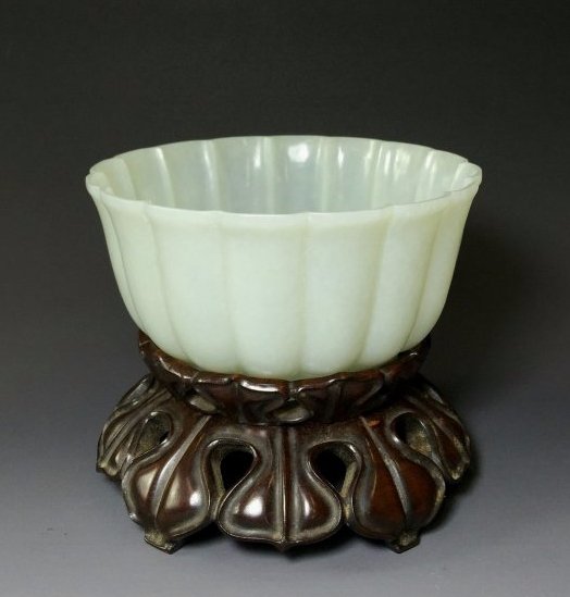 FiNE CARVED WHITE JADE OF FLOWER BOWL (1 of 10)