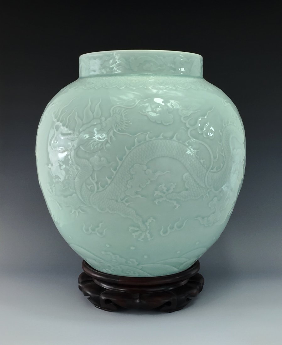 A LARGE FINE CARVED DRAGON JAR (1 of 10)