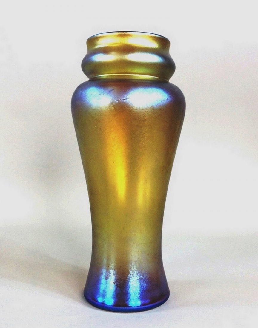 TIFFANY TALL ETCHED GOLD FAVRILLE VASE (1 of 4)