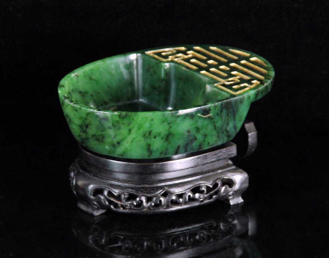 A SPINACH-GREEN JADE BRUSH WASHER ON STAND (1 of 7)
