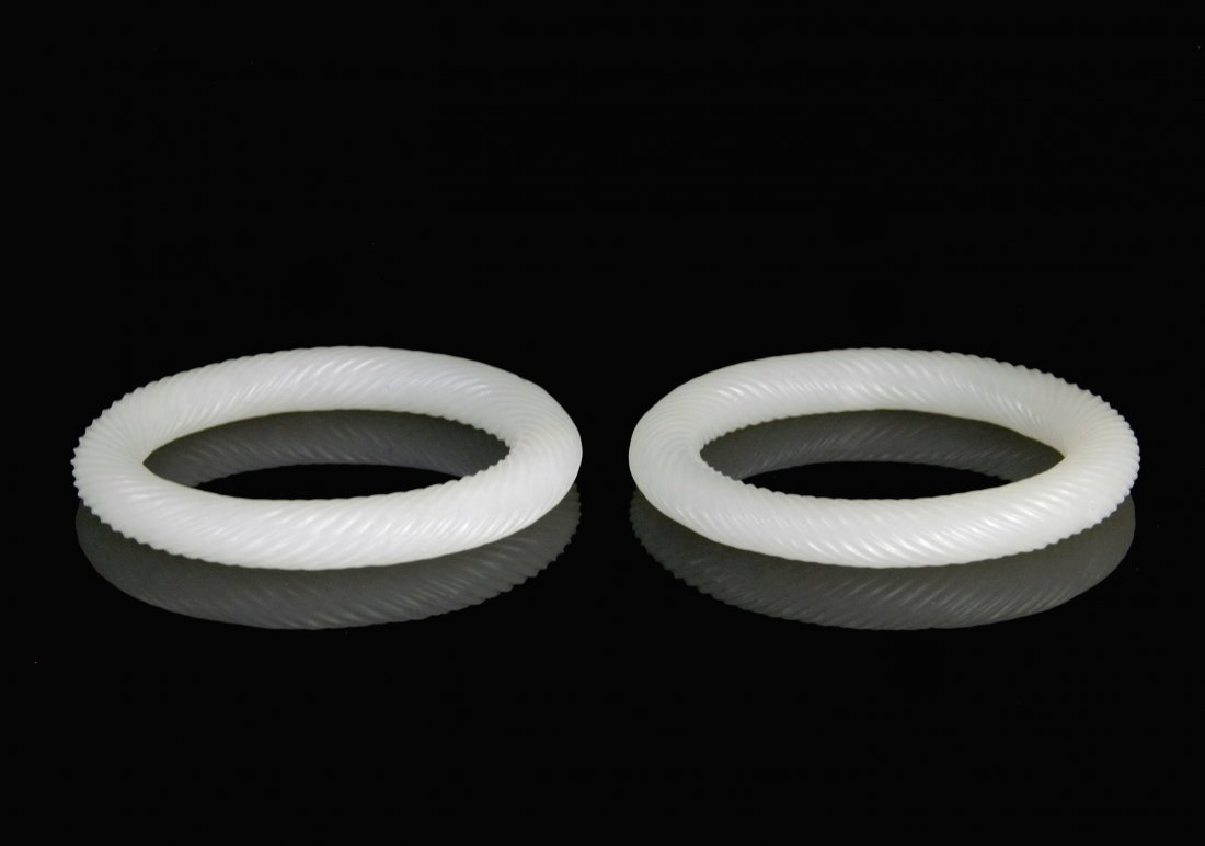 A FINE PAIR OF ROPE PATTERNED WHITE JADE BANGLES (1 of 6)