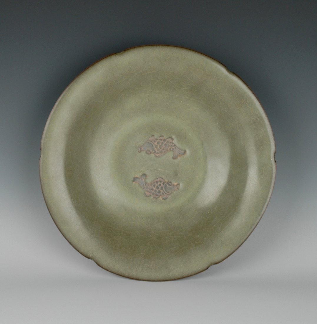 YUAN DYNASTY DOUBLE FISH LONGQUAN CELADON PLATE (1 of 7)