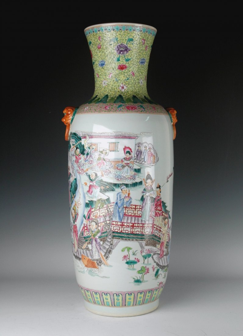 A LARGE FAMILLE ROSE FLOOR VASE (1 of 10)