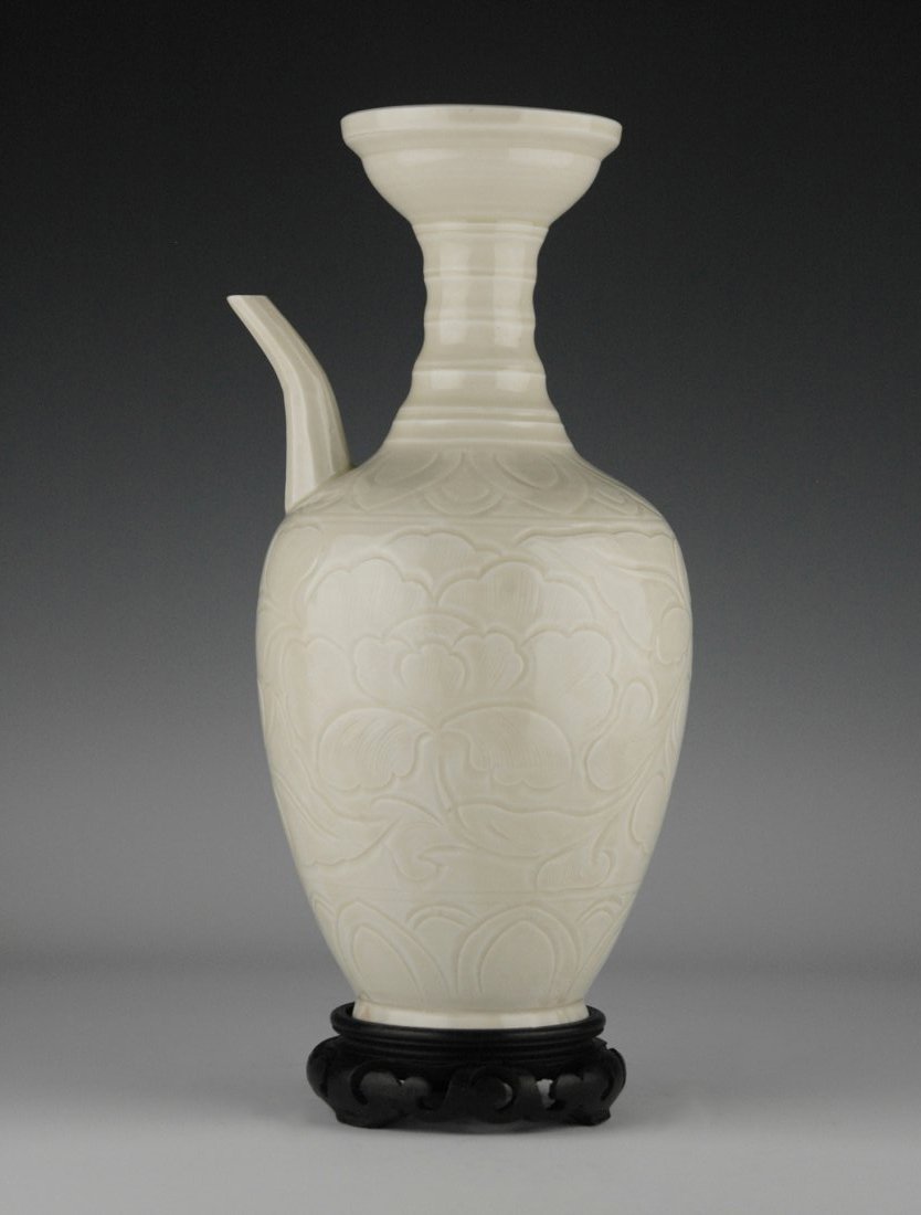 A DING WARE EWER ON STAND (1 of 6)