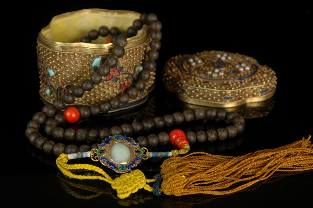 IMPORTANT CHENXIANG WOOD BEADS IN FILIGREE BOX (1 of 9)