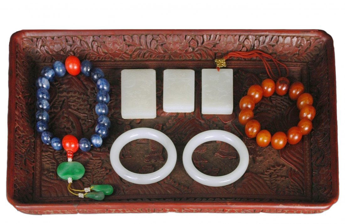 GROUP OF JADE AND HARD STONE JEWELRIES ON CINNABAR TRAY (1 of 10)