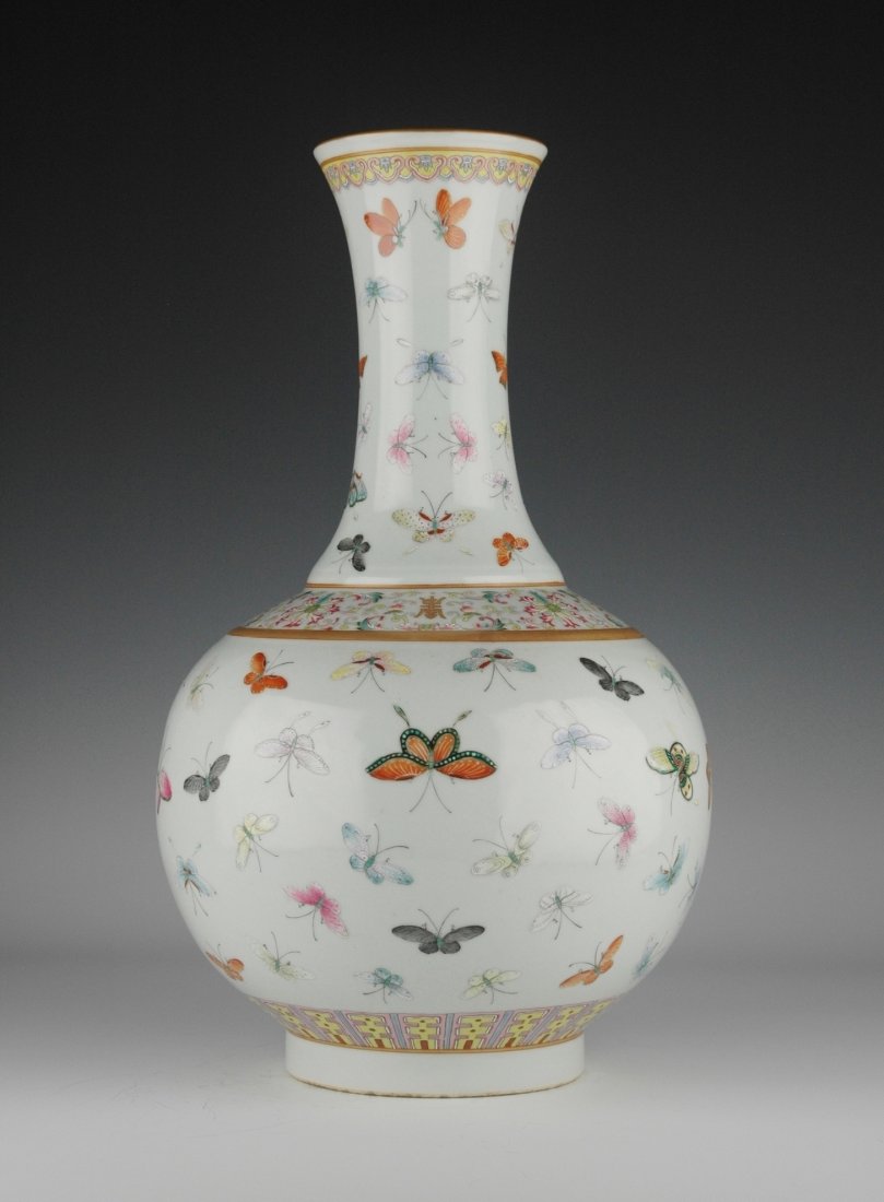 A HUNDRED BUTTERFLIES FAMILLE ROSE VASE (1 of 8)