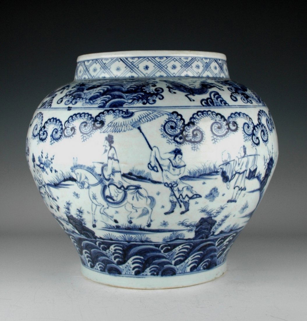 FINE MING BLUE UNDERGLAZE JAR (1 of 10)
