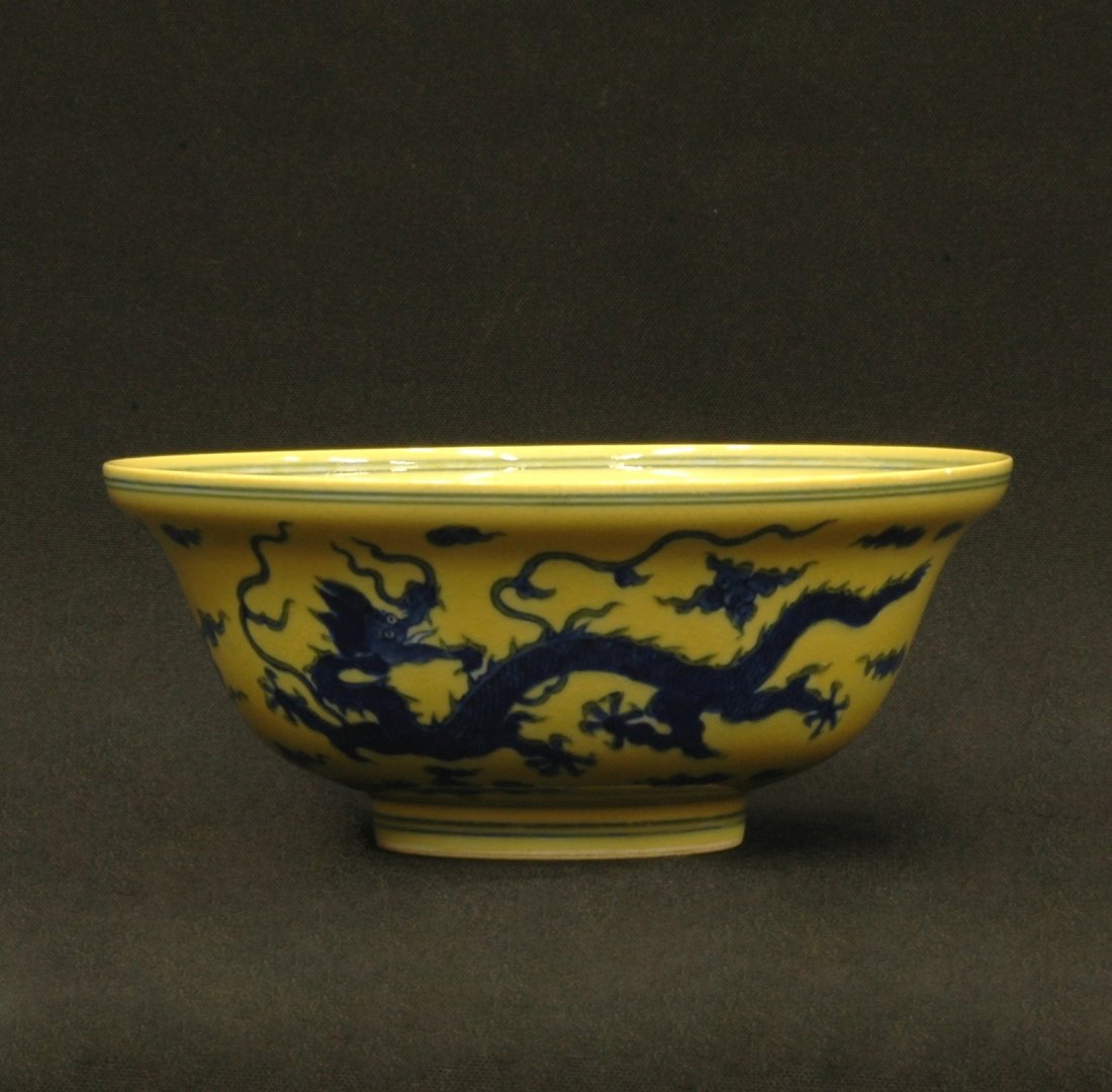 FINE QING FAMILLE JAUNE DRAGON BOWL (1 of 2)