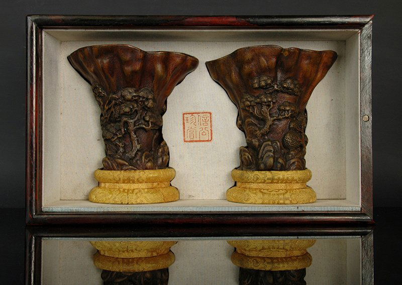 PAIR OF CHENXIANG WOOD LIBATION CUP IN ZITAN BOX (1 of 10)