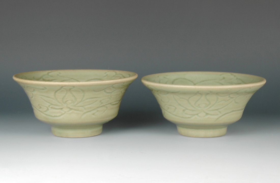 FINE PAIR OF MING CELADON BOWLS (1 of 10)