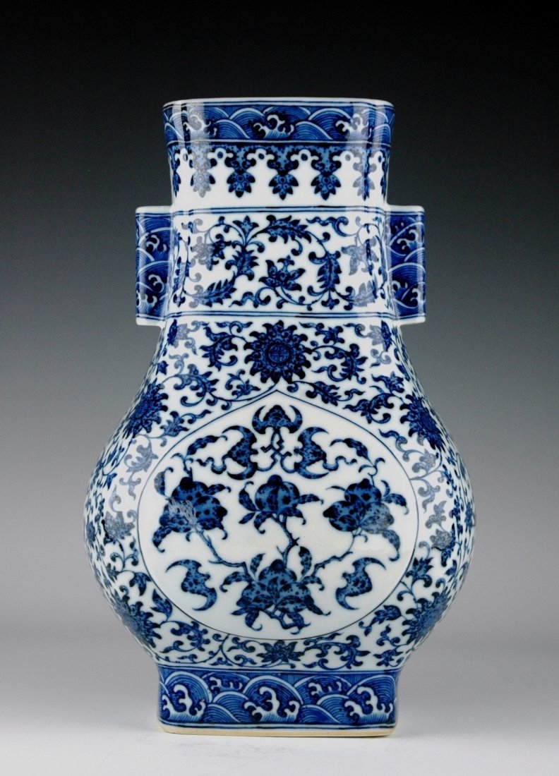 FINE BLUE & WHITE VASE W/ CYLINDRICAL EARS (1 of 10)