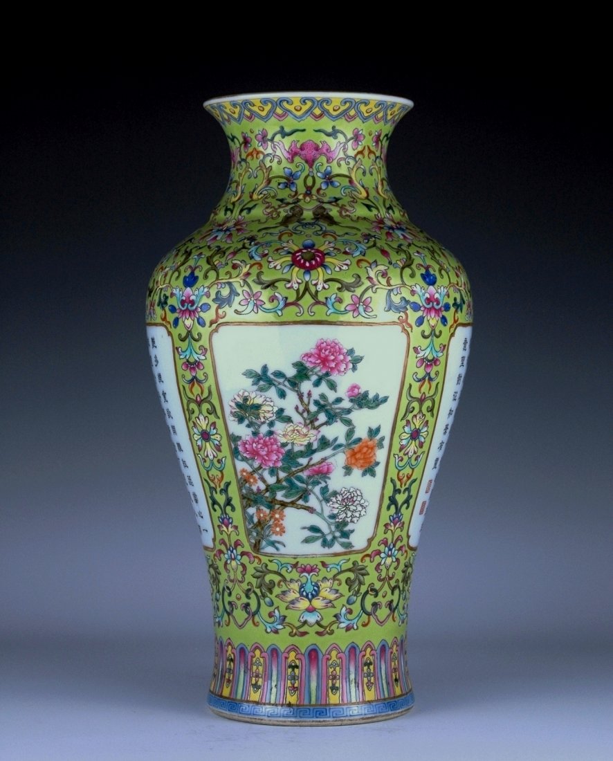 WILLOW LEAF SHAPE FAMILLE ROSE VASE (1 of 10)