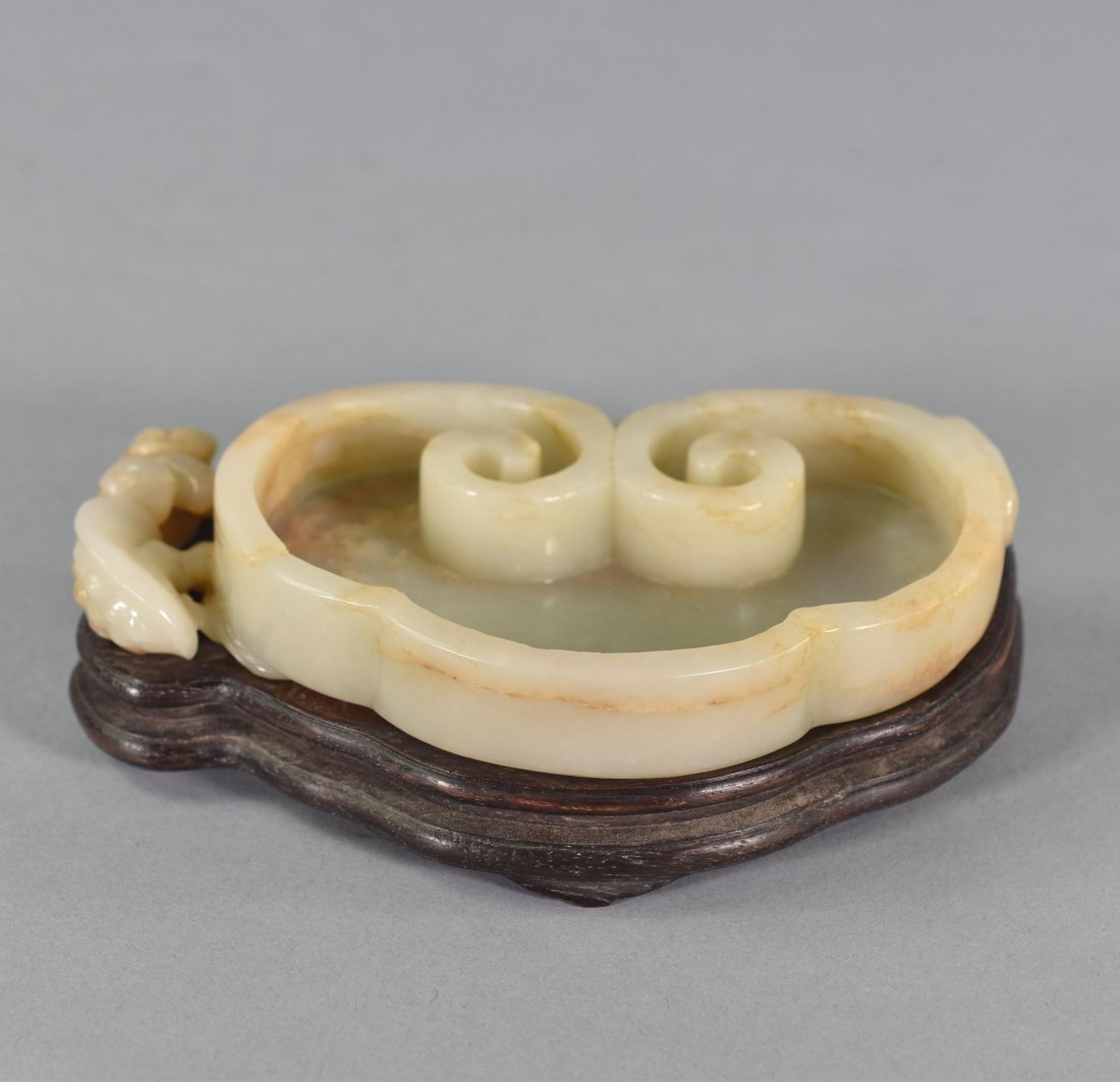 RUYI SHAPED JADE BRUSH WASHER ON STAND (1 of 9)