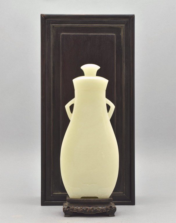 FINE WHITE JADE URN WITH ZITAN BOX WITH ORIGINAL BOX (1 of 10)