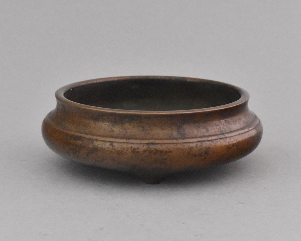 BRONZE TRIPOD CENSER (1 of 8)