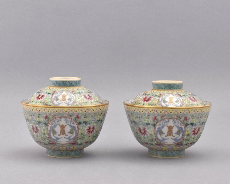 PAIR OF COVERED PORCELAIN TEA CUPS, GUANGXU MARK (1 of 10)