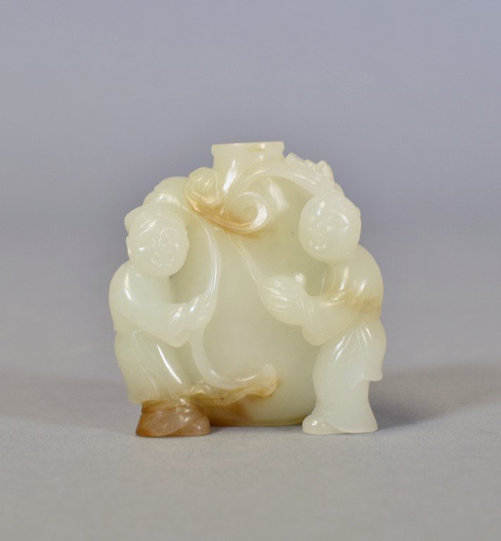 TWO CHILDREN WITH VASE JADE SNUFF BOTTLE (1 of 9)