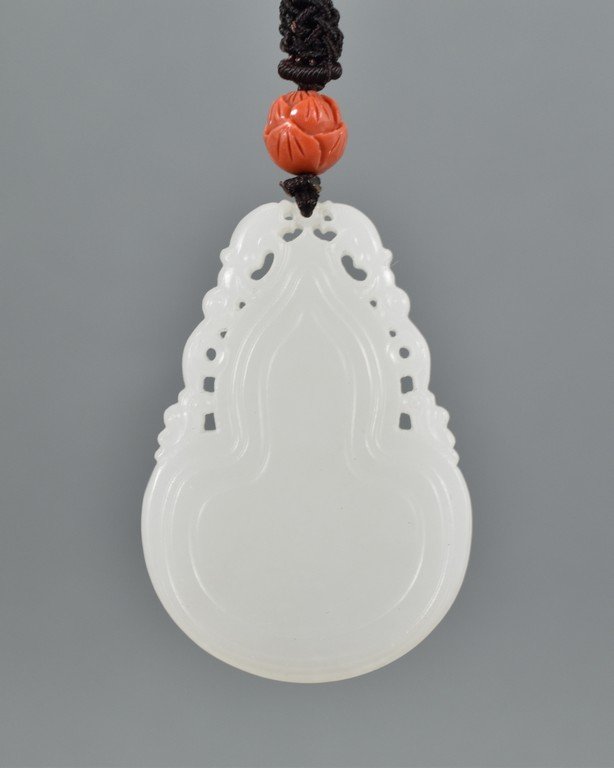 CARVED WHITE JADE DOUBLE GOURD PENDANT (1 of 6)