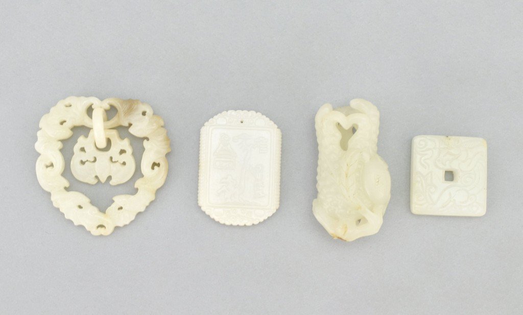 SET OF 4 PCS CARVED JADE  PENDANTS. (1 of 9)