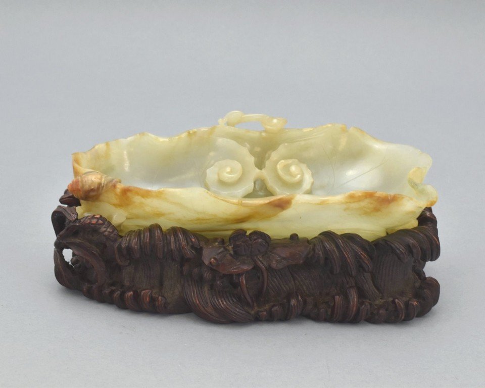 DOUBLE LOTUS LEAFS CARVED JADE BRUSH WASHER ON STAND (1 of 10)