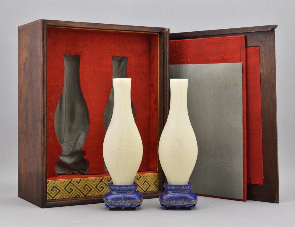PAIR OF JADE COVERED URN ON LAPIS-LAZULI STAND (1 of 8)