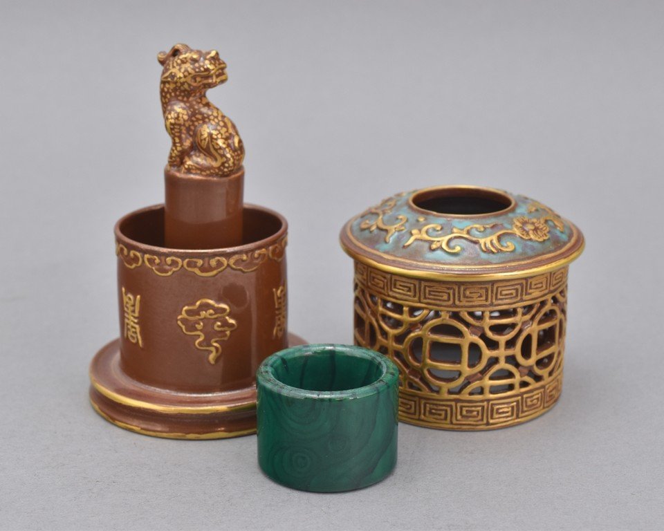 PORCELAIN ARCHERS RING IN CARVED COVERED TINKER BOX (1 of 6)