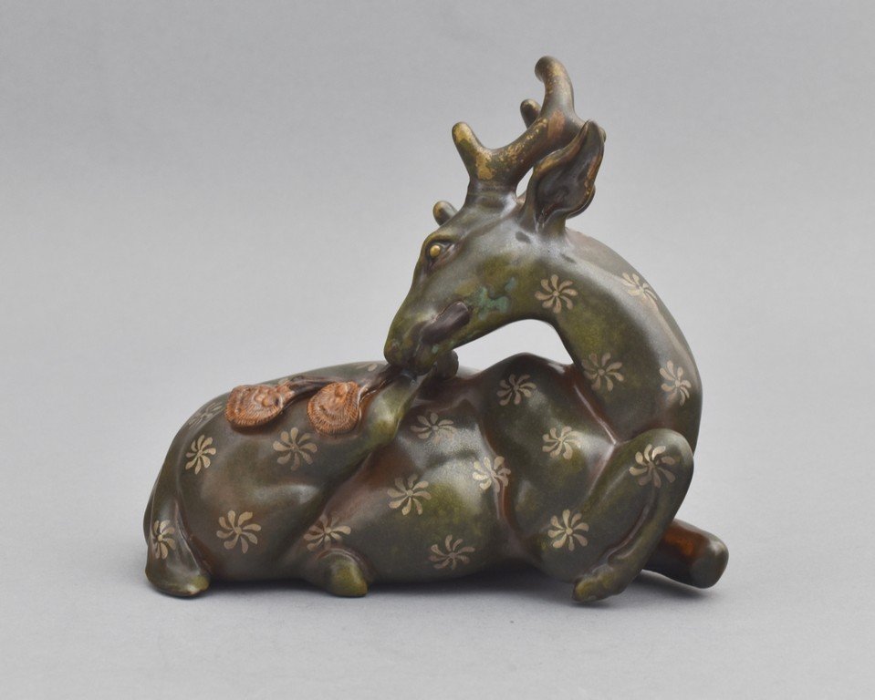 DEER SHAPED PORCELAIN PAPER WEIGHT (1 of 10)