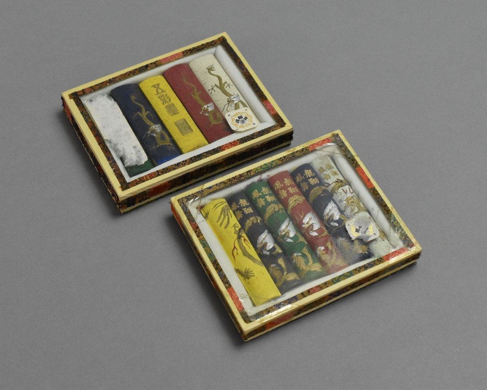 SET OF TWO COLOR INK STONE IN BOX (1 of 10)