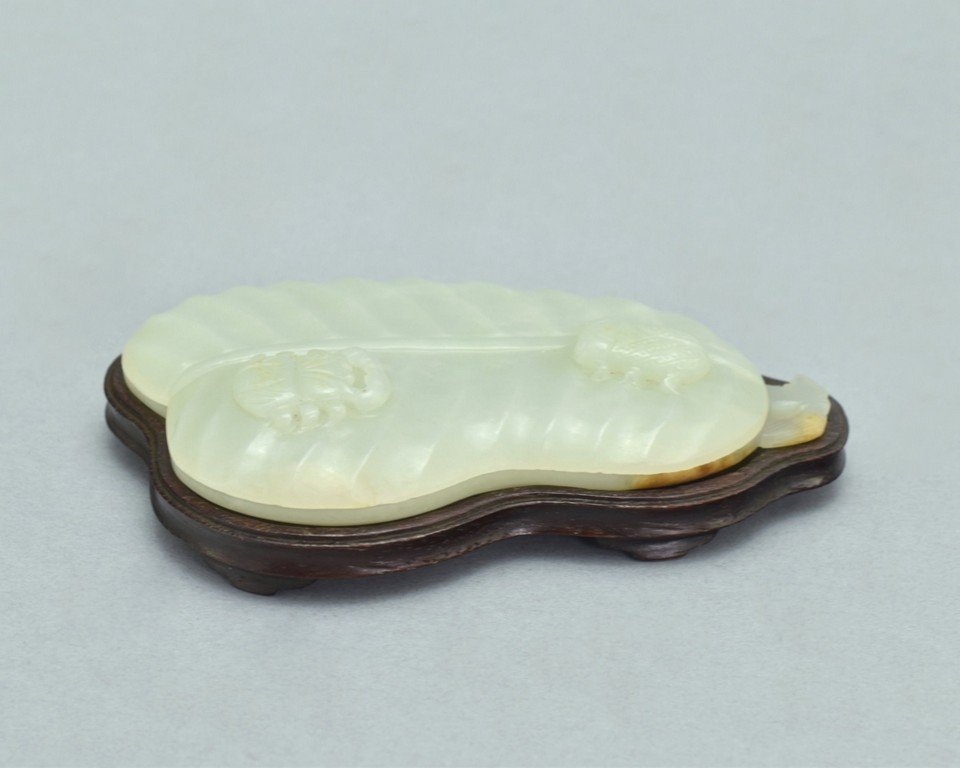 CICADA & BEETLE CARVED JADE COVERED BOX (1 of 9)