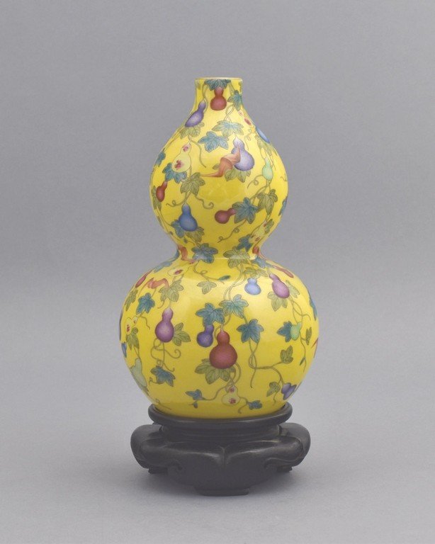 FAMILLE JAUNE DOUBLE GOURD PORCELAIN VASE, QIANLONG (1 of 10)