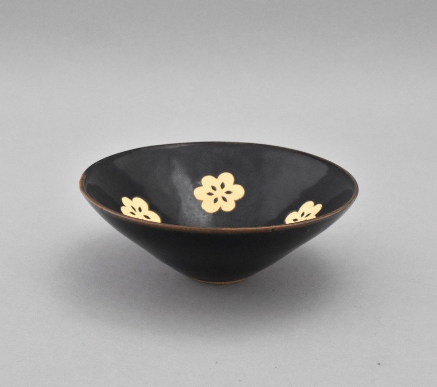 JIZHOU WARE TEA BOWL W/ PLUM MOTIF (1 of 9)