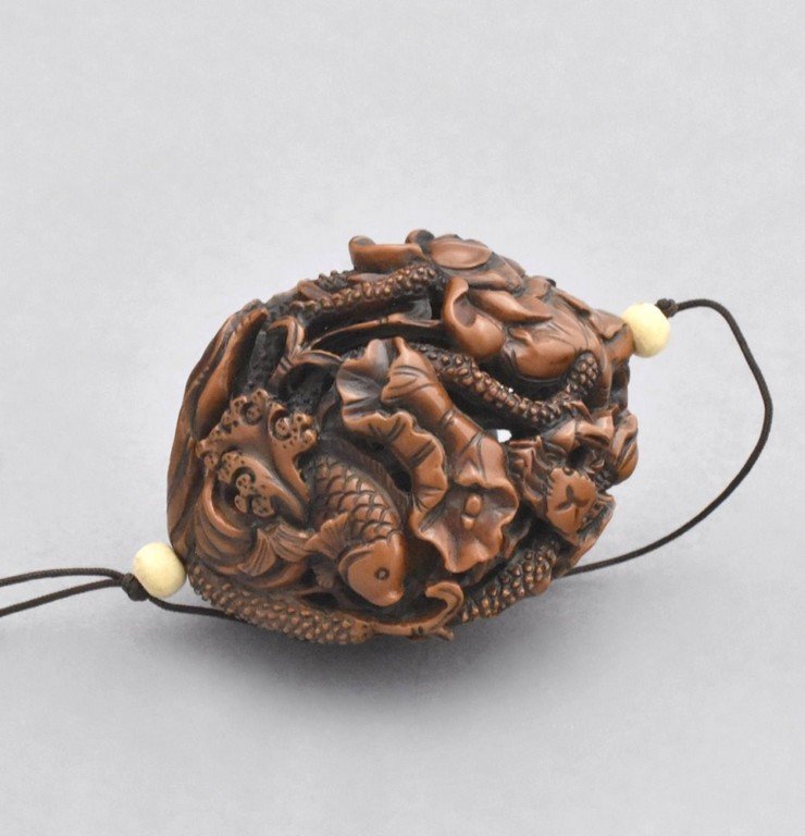 OLIVE SHELL CARVING IN THE SHAPE OF CRAPS (1 of 10)