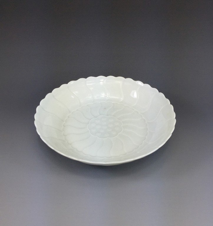 FINE CARVED QINGBAI FLORAL DISH (1 of 6)