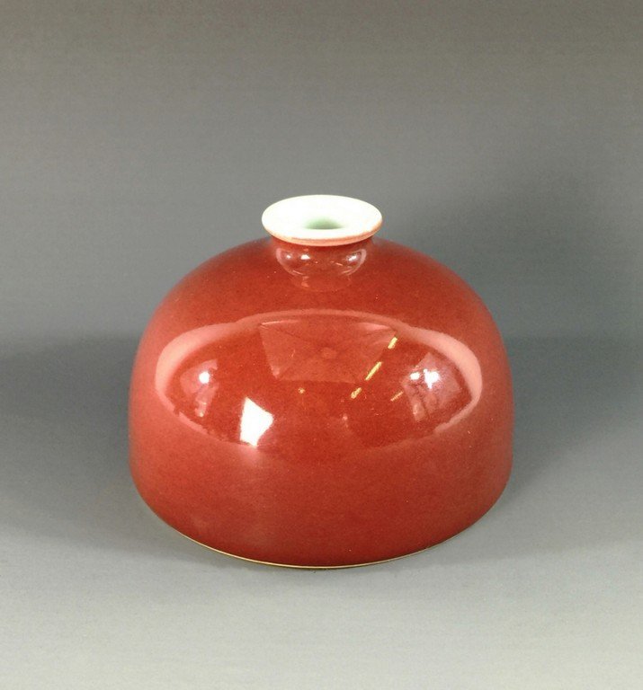 AN OX BLOOD PORCELAIN BEEHIVE BRUSH POT (1 of 7)