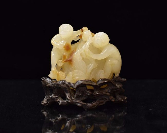 CARVED WHITE JADE OF PEACH AND MONKEYS (1 of 9)