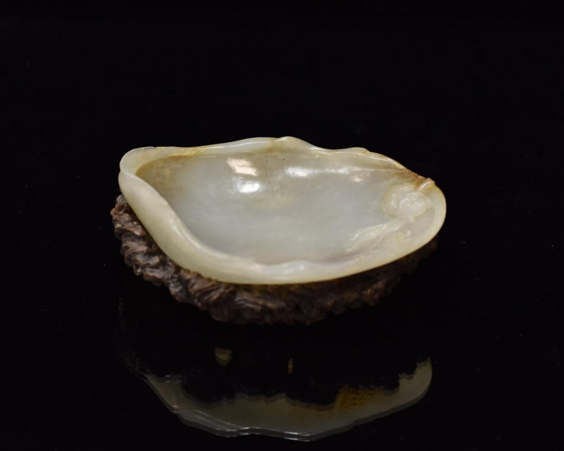 CARVED JADE OF FROG ON LOTUS LEAF BRUSH WASHER (1 of 10)