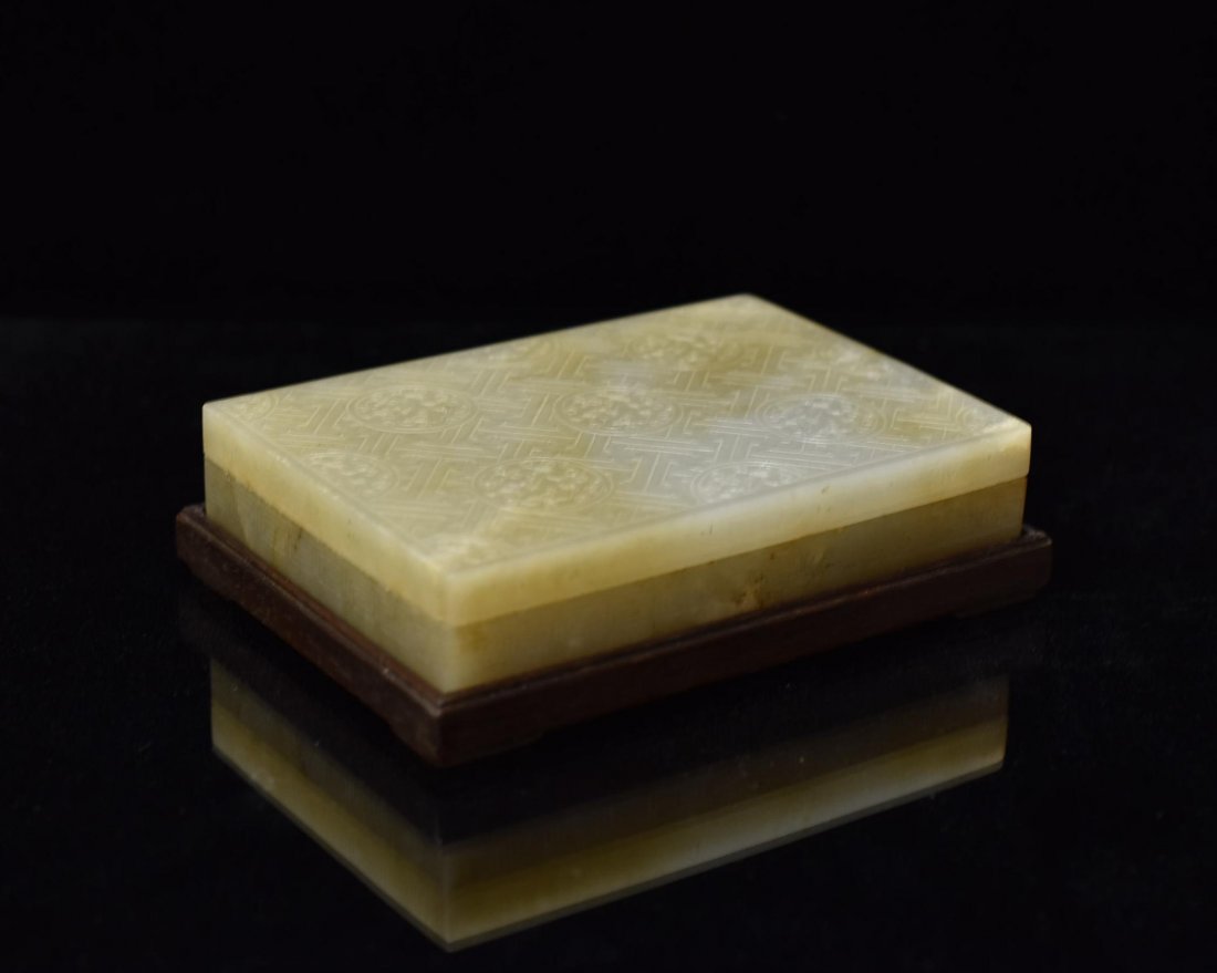 JADE COVERED TRINKET BOX W/ BATS ENCIRCLED SHOU (1 of 9)