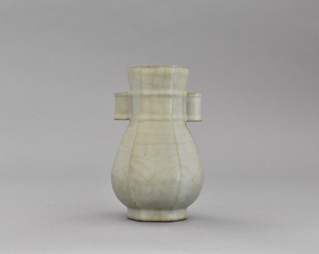 A CHINESE GUAN WARE BOTTLE VASE (1 of 10)