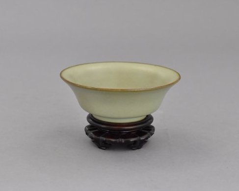 CHINESE RU WARE CELADON BOWL W/ STAND (1 of 6)