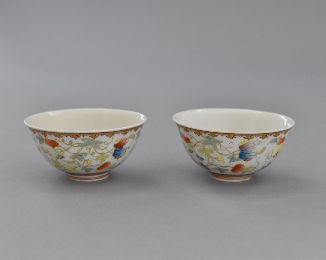 PAIR OF GOLD OVERGLAZED FAMILLE ROSE PORCELAIN CUPS (1 of 10)