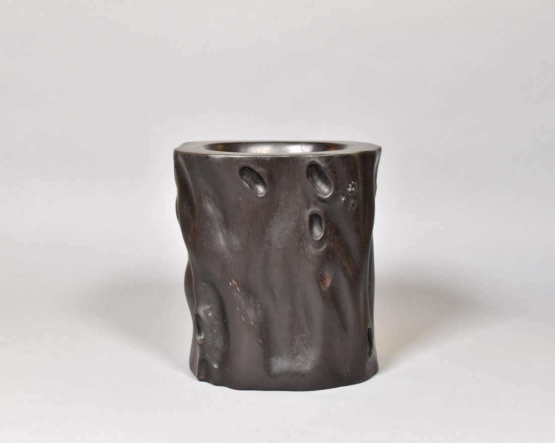 CARVED ZITAN BRUSH POT WITH TREE TRUNK PATTERN (1 of 7)
