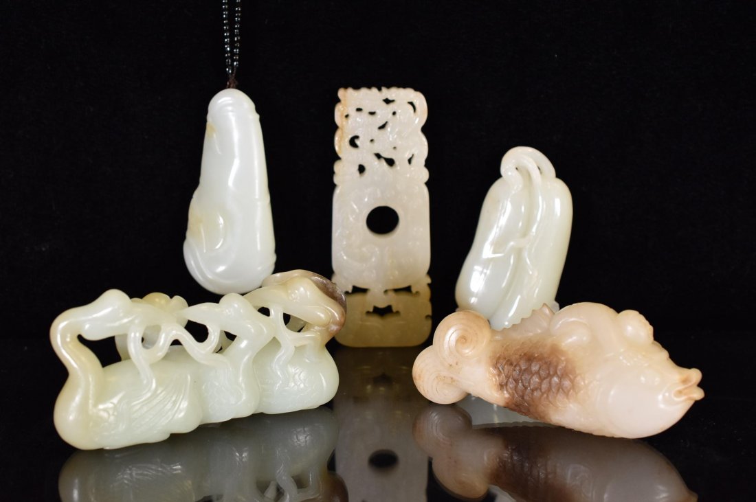 GROUP OF 5 PCS CARVED JADE PENDANTS (1 of 9)